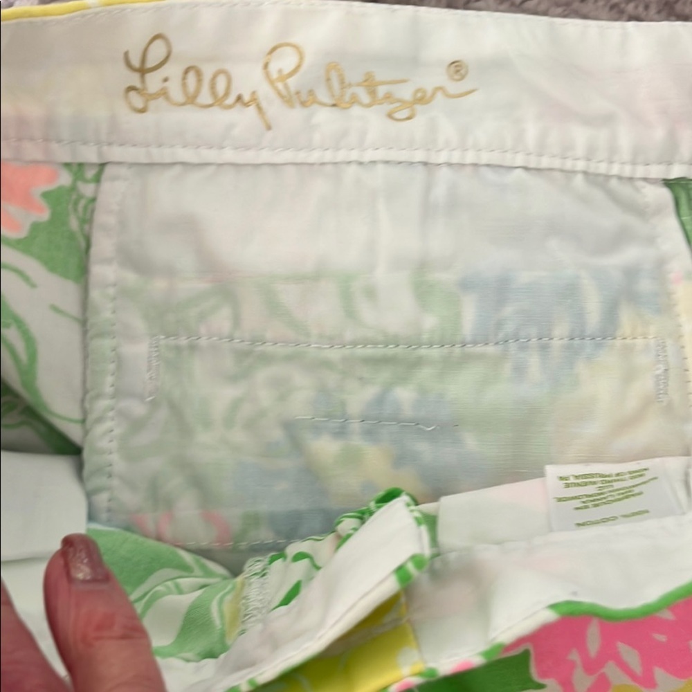 Lily Pulitzer Green and Pink Buttercup Shorts with Scalloped Hems EUC - Picture 8 of 11